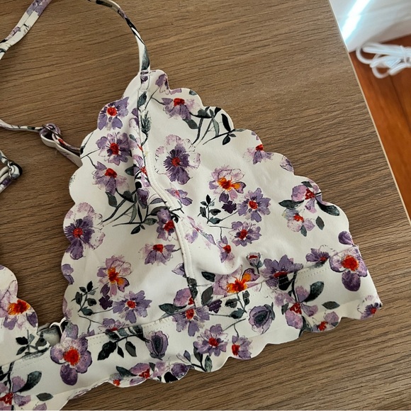 NWOT H&M Floral Print Scalloped Edge Bikini Swimsuit Top Adjustable Straps Cute - Picture 3 of 8